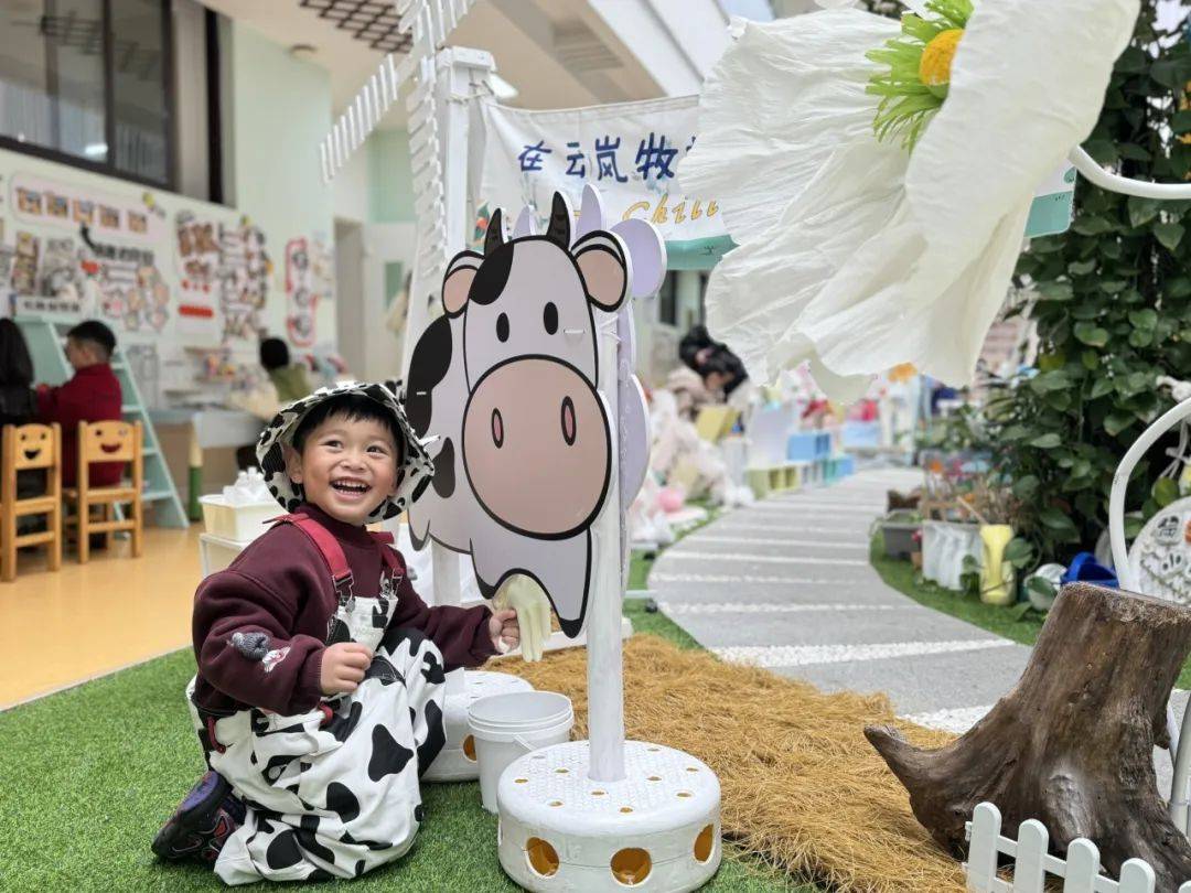 一起去戶(hù)外制作春日色卡吧<strong></p>
<p>戶(hù)外燈箱制作
</strong>！:戶(hù)外燈箱制作
